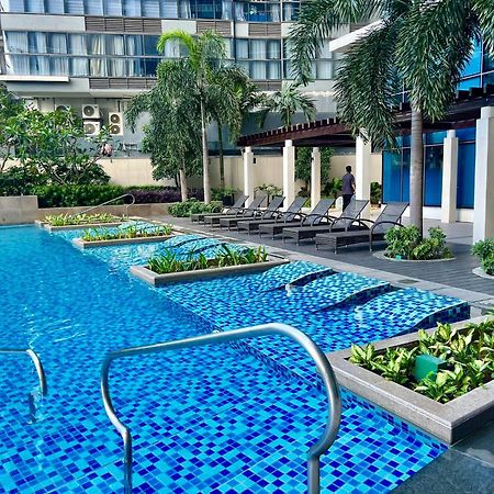 Hotel Vibe Condo At Uptown Parksuites Bgc Taguig Kültér fotó