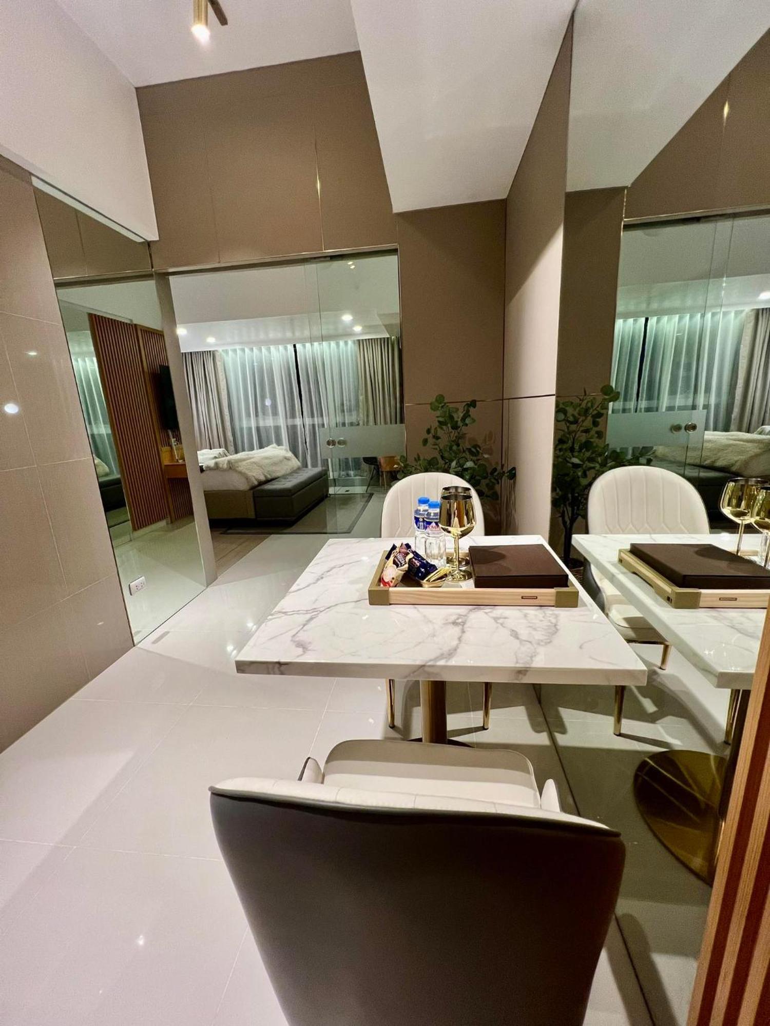 Hotel Vibe Condo At Uptown Parksuites Bgc Taguig Kültér fotó