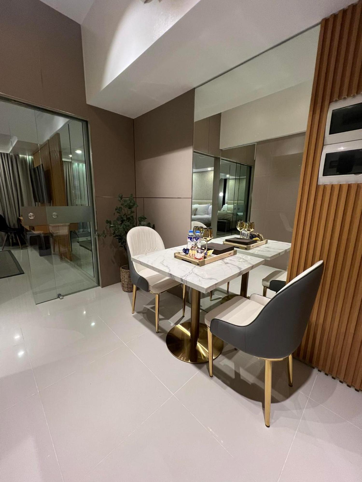 Hotel Vibe Condo At Uptown Parksuites Bgc Taguig Kültér fotó